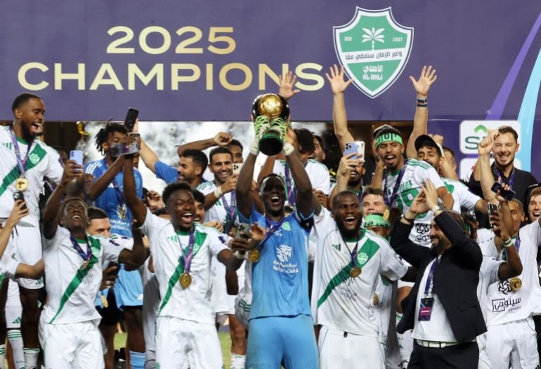 Edouard Mendy and teammates celebrating after winning the Saudi Super Cup